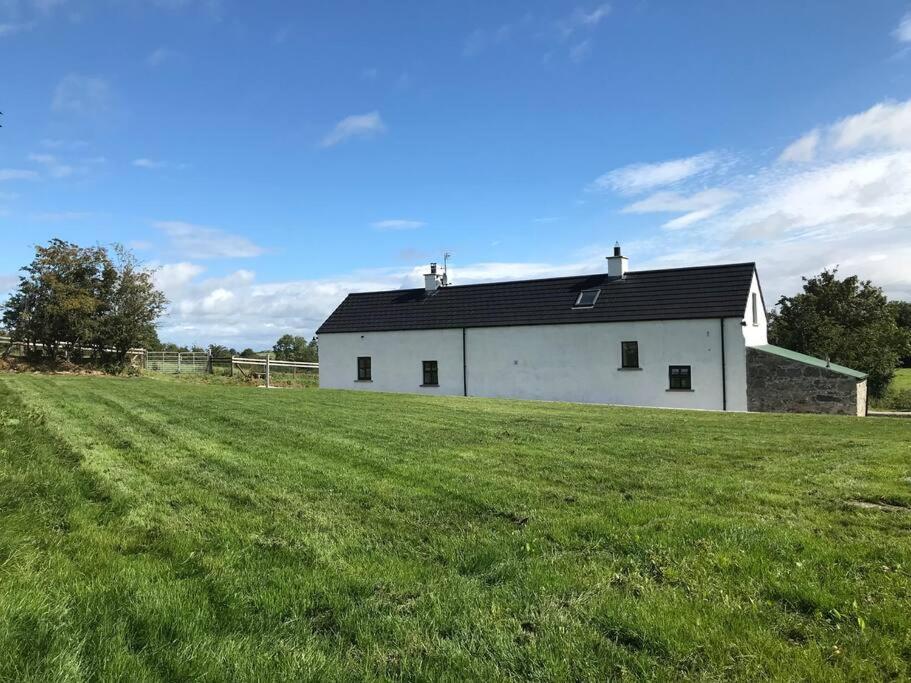 Mournes Family Cottage With Hot Tub Hilltown Extérieur photo