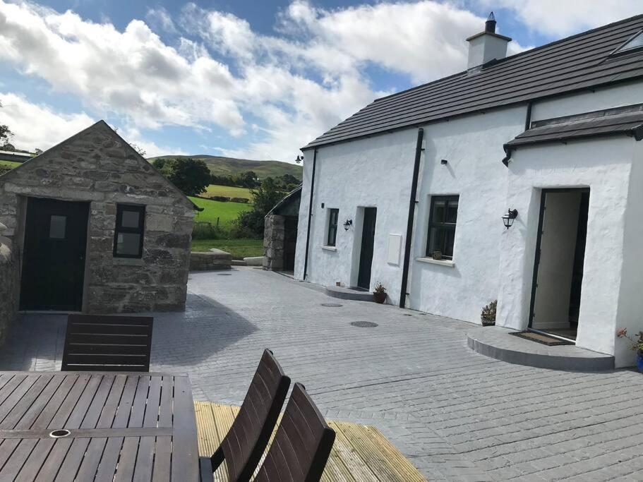 Mournes Family Cottage With Hot Tub Hilltown Extérieur photo