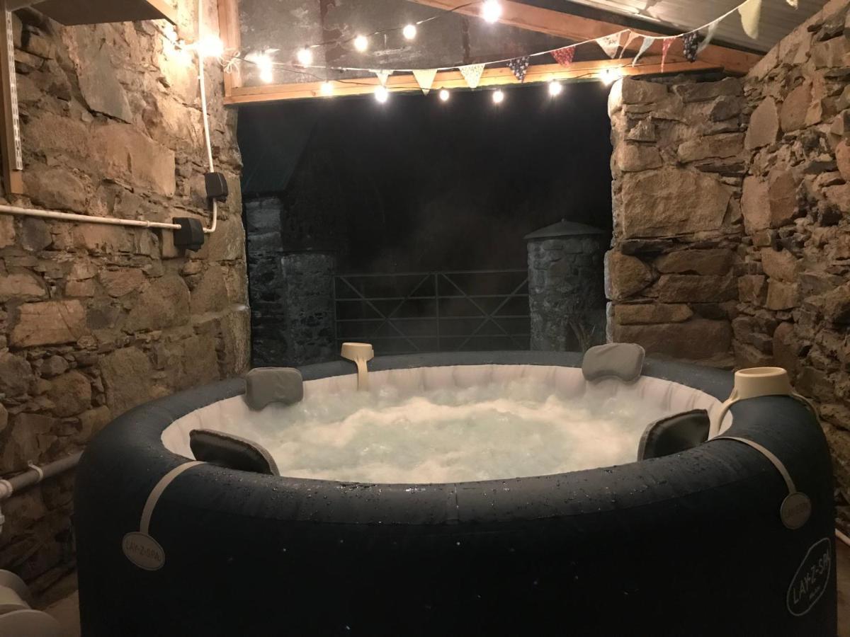 Mournes Family Cottage With Hot Tub Hilltown Extérieur photo