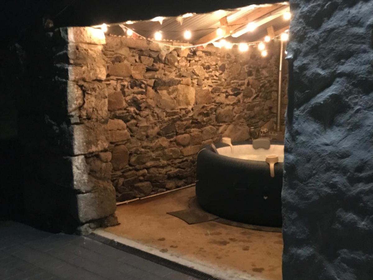 Mournes Family Cottage With Hot Tub Hilltown Extérieur photo